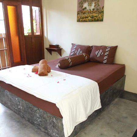 Ndalem Mj Homestay 요그야카르타 외부 사진
