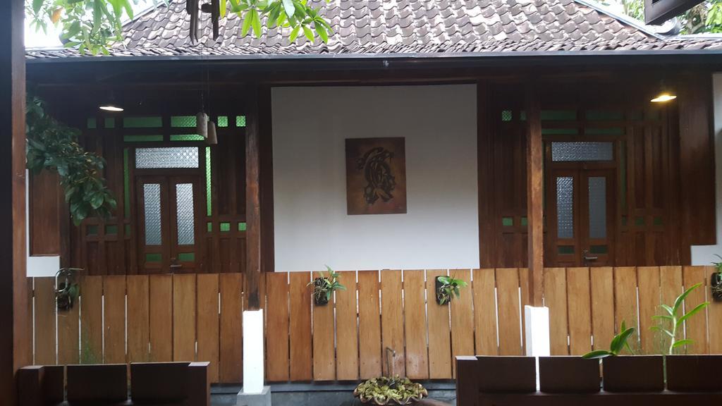 Ndalem Mj Homestay 요그야카르타 외부 사진