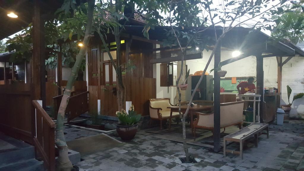 Ndalem Mj Homestay 요그야카르타 외부 사진