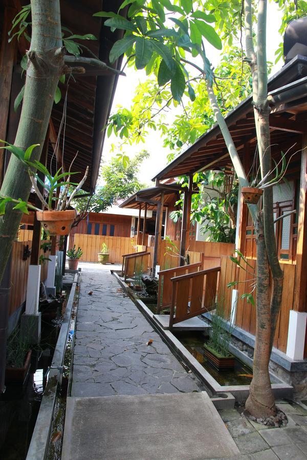 Ndalem Mj Homestay 요그야카르타 외부 사진