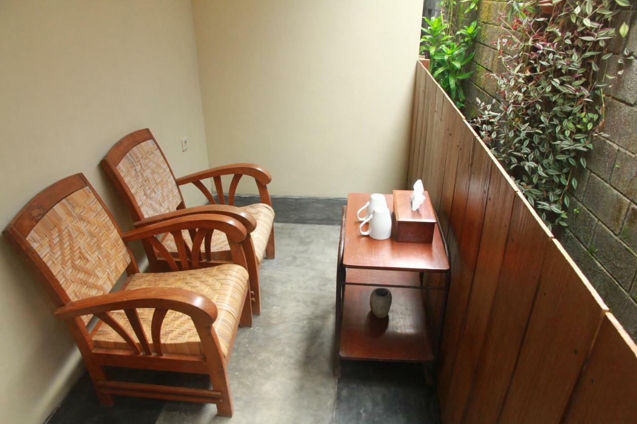 Ndalem Mj Homestay 요그야카르타 외부 사진
