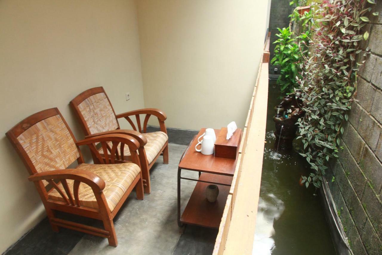 Ndalem Mj Homestay 요그야카르타 외부 사진